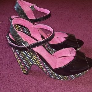 Kenneth Cole "Unlisted" heels size 7.5